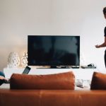 Cómo conectar un televisor no inteligente a Wi-Fi