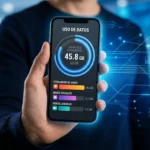 Calculadora de consumo de datos móviles - Smartphone con medidor de gigabytes consumidos al mes